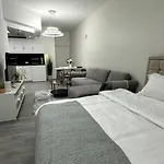 Dubai Marina - Huge Luxury Studio Apartment