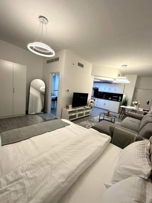 Marina - Huge Luxury Apartment *