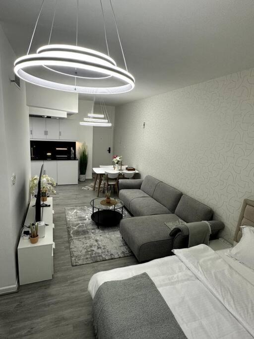 Marina - Huge Luxury Apartment *